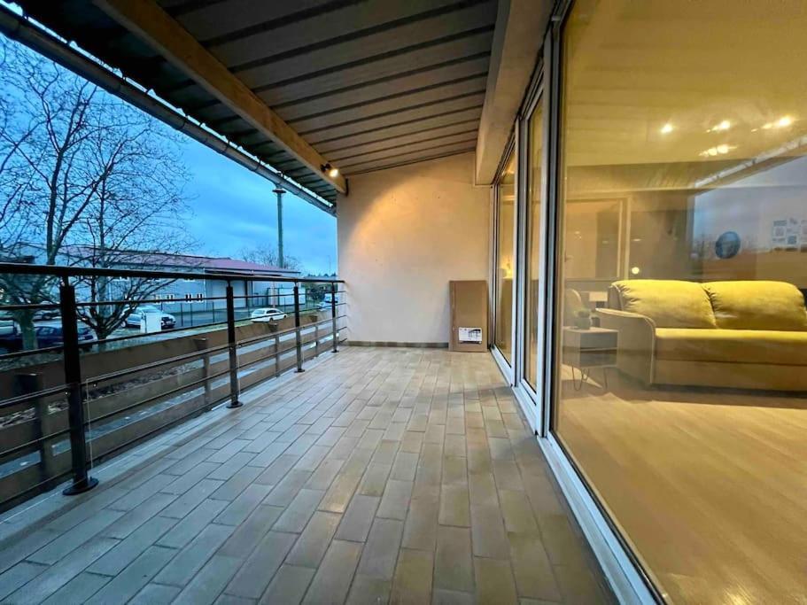 Apartment 9 Personnes / 2 Parkings Prives Besançon
